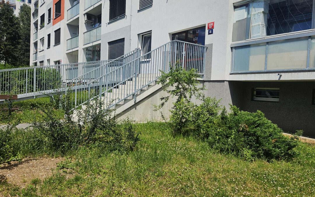 Pohledové schody u BD Modřany